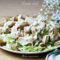 Caesar salad allo yogurt greco con pollo e crostini croccanti