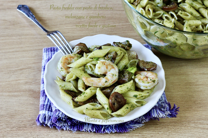 Pasta fredda con pesto di basilico, melanzane e gamberi- ricetta facile e gustosa