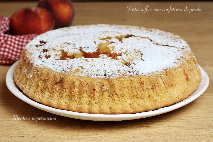 Torta soffice con confettura di pesche