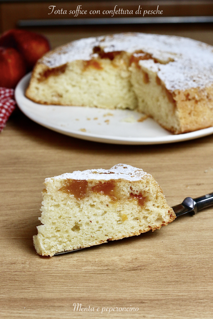 Torta soffice con confettura di pesche