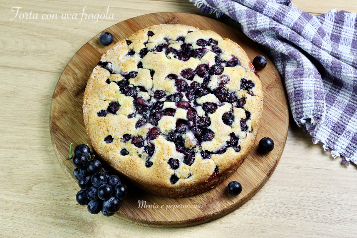 Torta con uva fragola