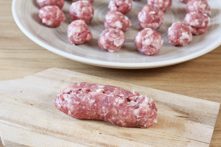 Polpette di salsiccia con peperoni in padella – Ricetta facile e gustosa