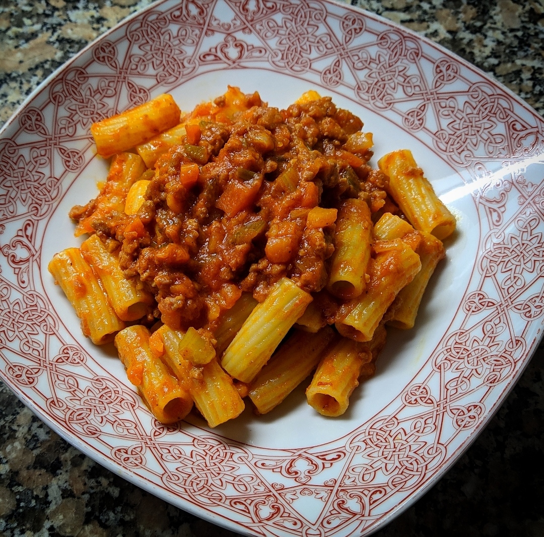 Rigatoni Al Ragù - Quella Pasticciona Di Vero