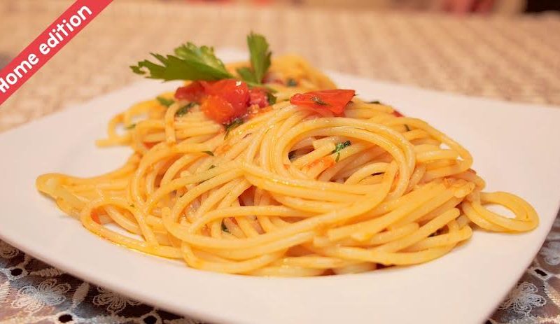 Videoricetta: spaghetti a vongole “fujute”