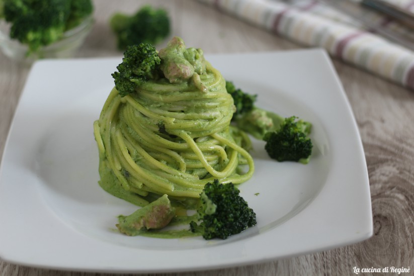 Pasta con crema di broccoli, patate e salsiccia - La cucina di Reginé ☼