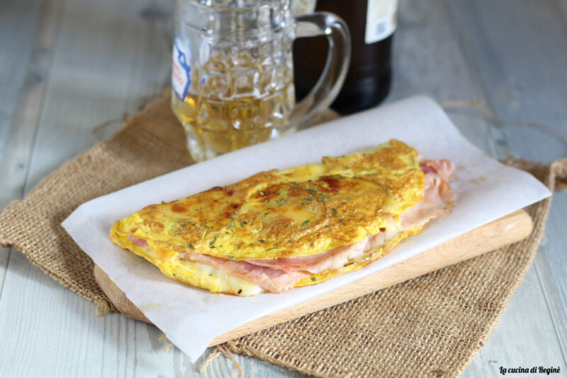 Calzone di frittata con patate ripieno