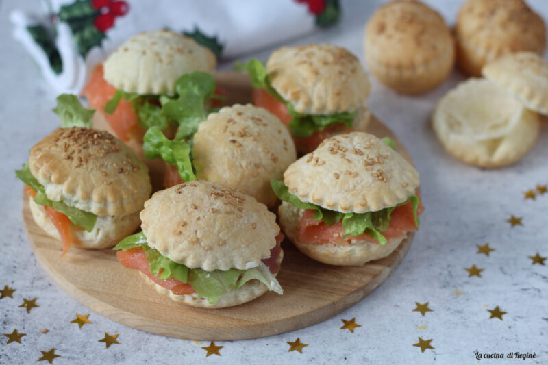 Panini di sfoglia al salmone