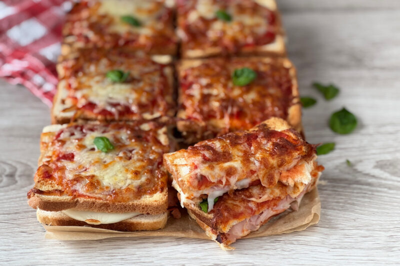 Pizza toast veloce in friggitrice ad aria