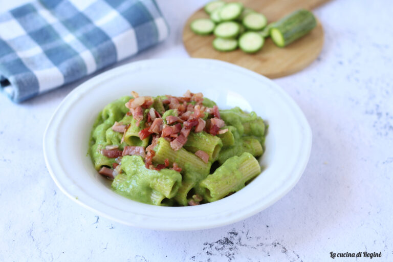 Pasta zucchine e speck cremosa - La cucina di Reginé