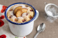 Mug cake alle prugne: la ricetta monoporzione pronta in 2 minuti