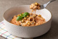 Risotto alla parmigiana di melanzane per una persona: la ricetta cremosa monoporzione