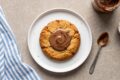 Biscottone con crema di nocciole per una persona: la ricetta facile in friggitrice ad aria
