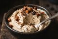 Semifreddo veloce al Caffè e Mandorle: il dessert cremosissimo senza gelatiera