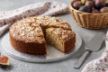 Torta frullata di fichi e mandorle: il dolce umido e veloce che sa di fine estate