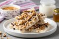 Snack sano e proteico: yogurt bark al burro d'arachidi e cioccolato