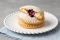 Biscotti ripieni di ricotta e marmellata in friggitrice ad aria: cremosi e pronti in 10 minuti