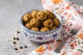 Energy bites alla zucca, avena e cioccolato: la merenda healthy senza cottura
