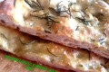 Pizza bianca con olio rosmarino e sale di cervia