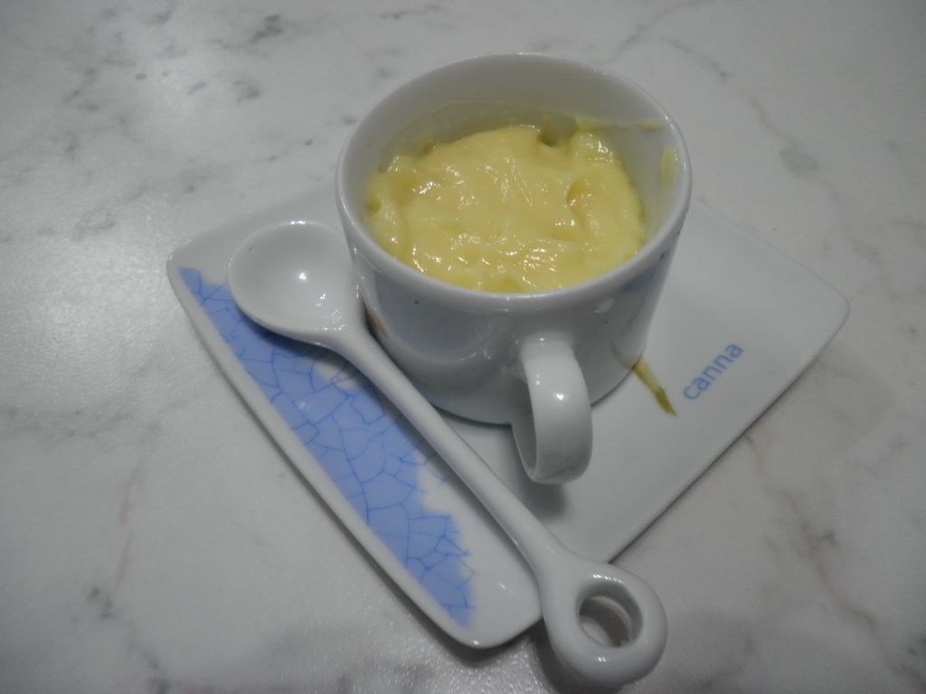 Preparazione della crema pasticcera al limone