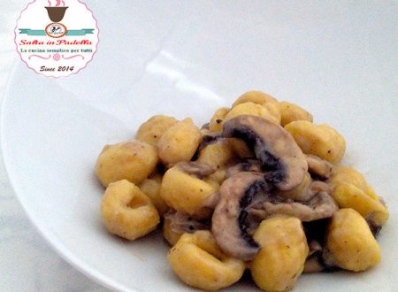 Gnocchi profumati con crema di parmigiano funghi e tartufo nero