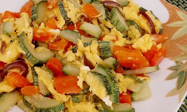 Uova strapazzate con verdure