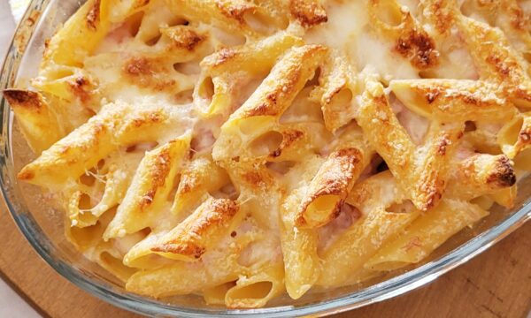 Pasta al forno con prosciutto cotto e besciamella