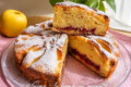 Torta di mele soffice con marmellata di fragole