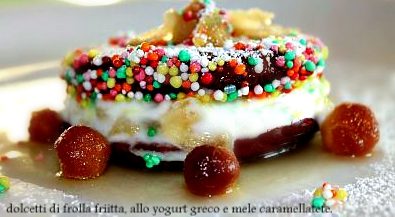 Dolcetti di frolla fritta allo yogurt greco e mele caramellate