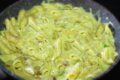 Penne alla crema di zucchine, caprino e parmigiano