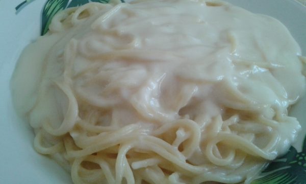 Spaghetti con crema di mozzarella