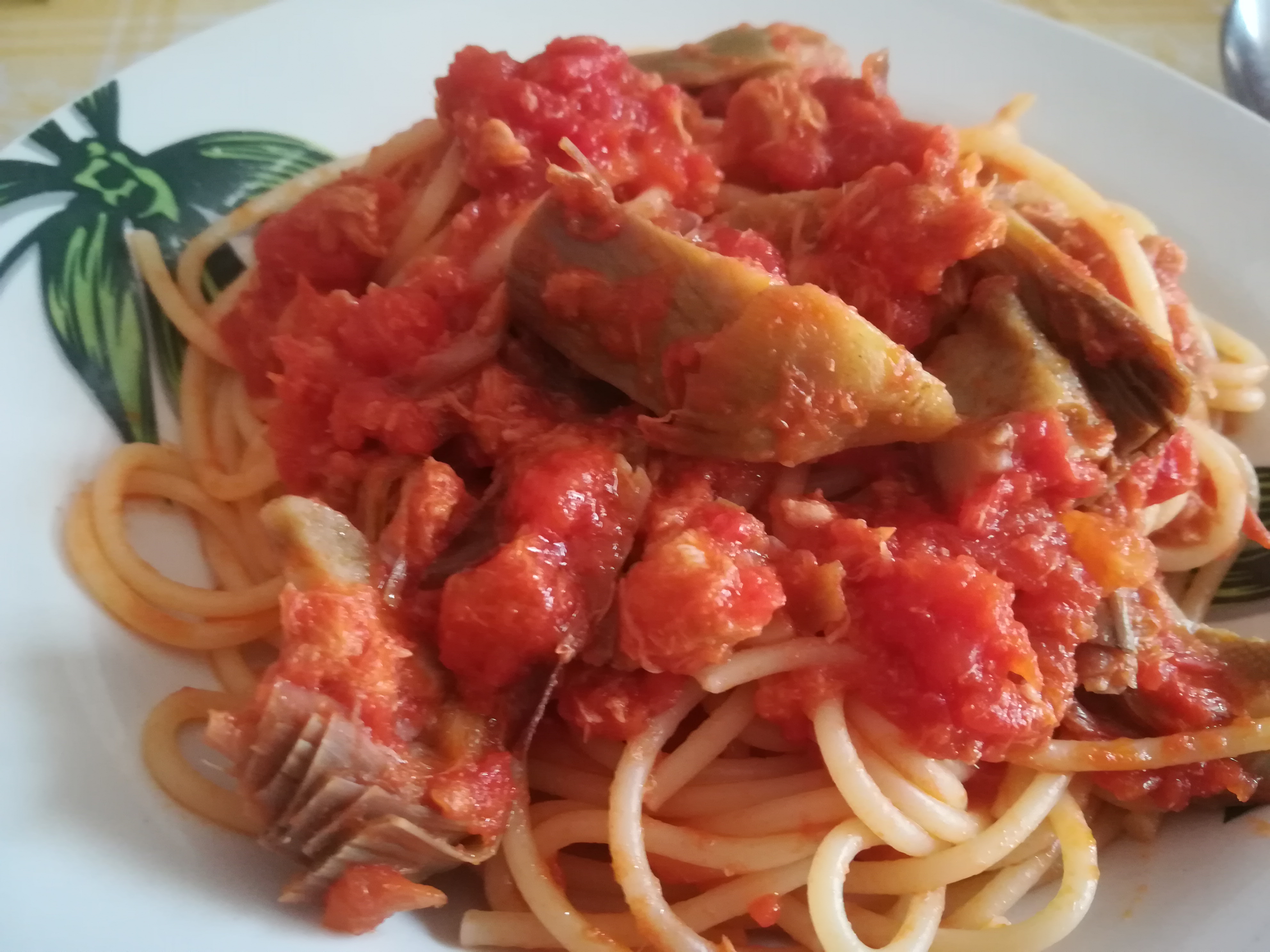 Spaghetti al sugo di carciofi e tonno