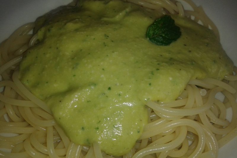 Spaghetti al pesto di fave