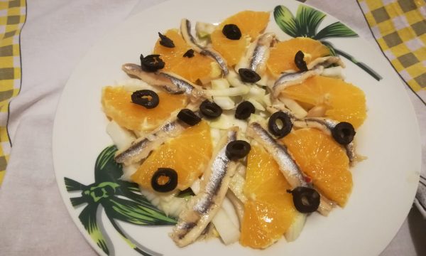 Insalata di finocchi e arance con le acciughe marinate