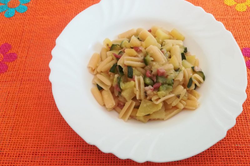Pasta con verdure e pancetta
