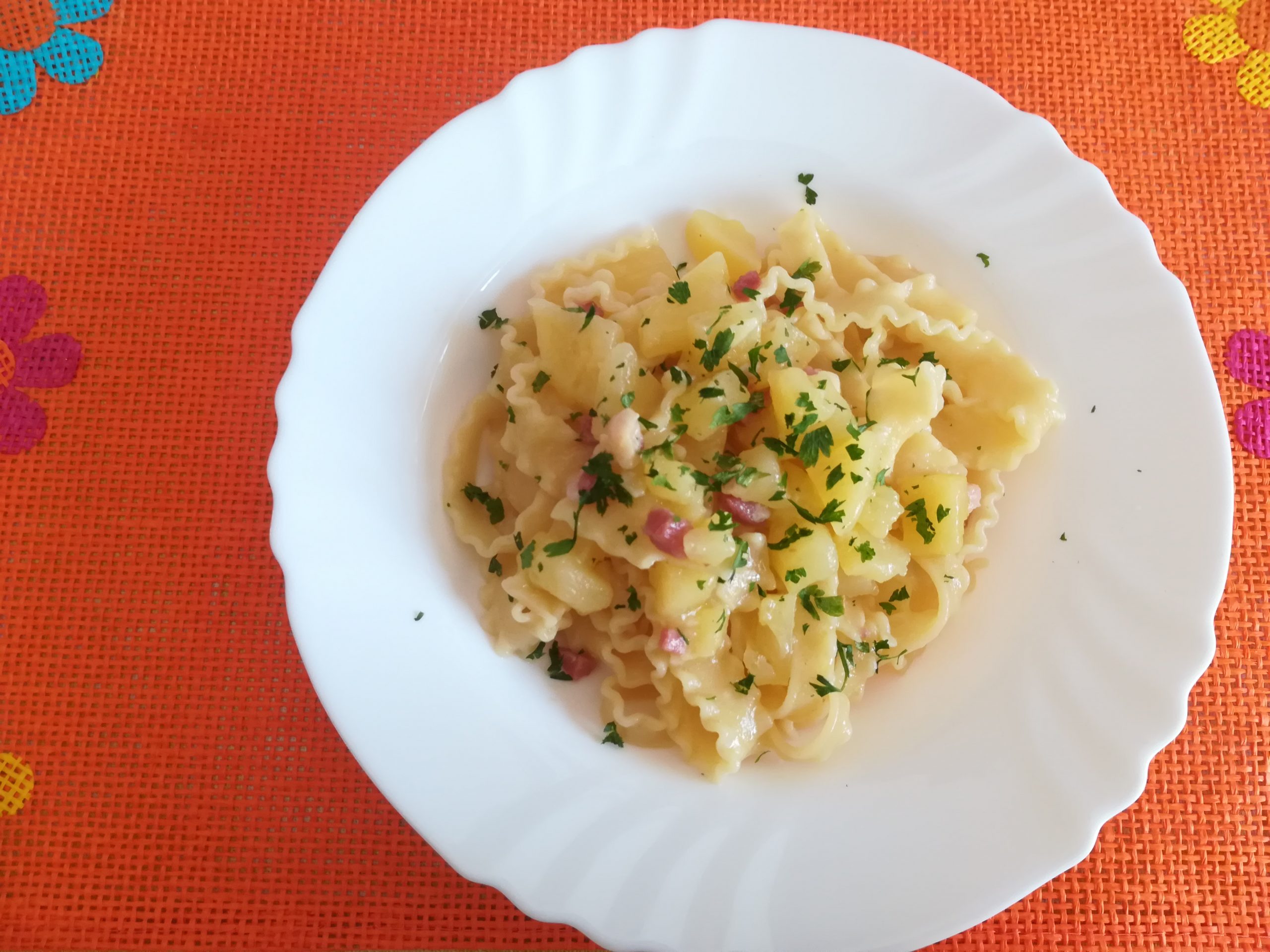 Pasta con patate e pancetta