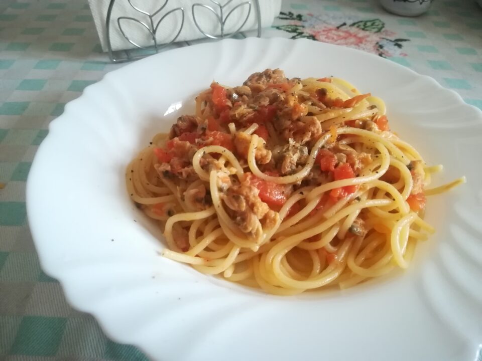 Spaghetti con vongole e tonno