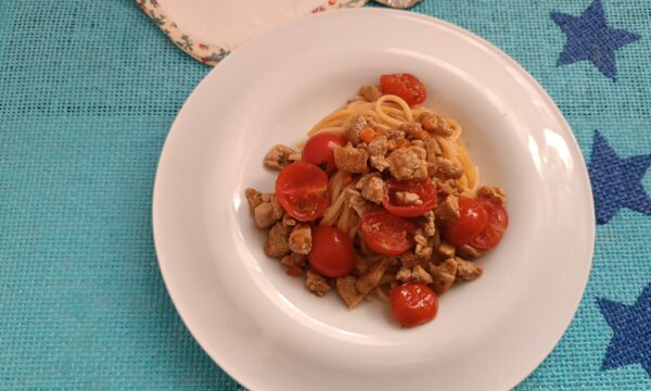 Pasta con ragù di coscia di tacchino