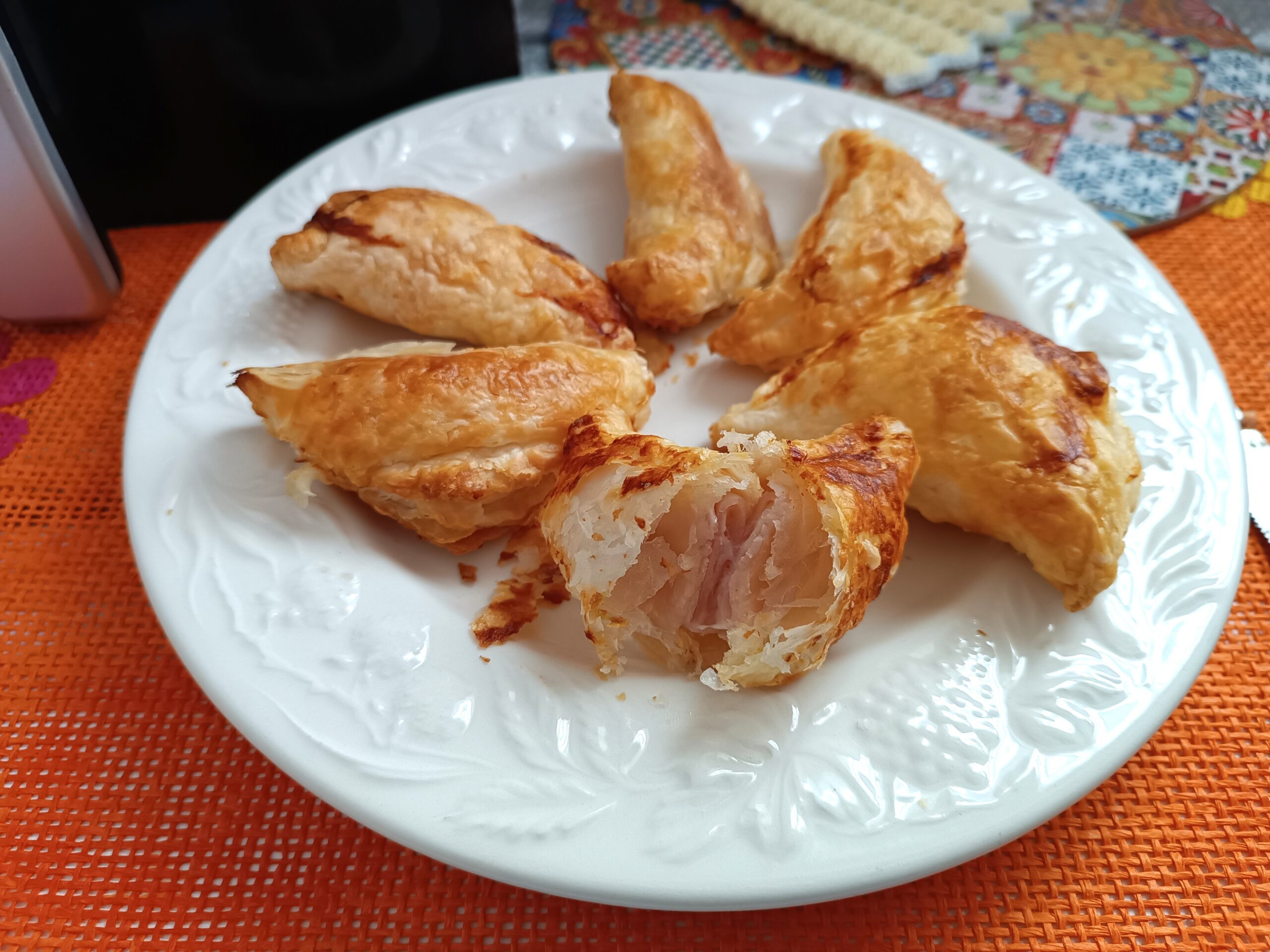 Sfogliatine prosciutto e mozzarella in friggitrice ad aria