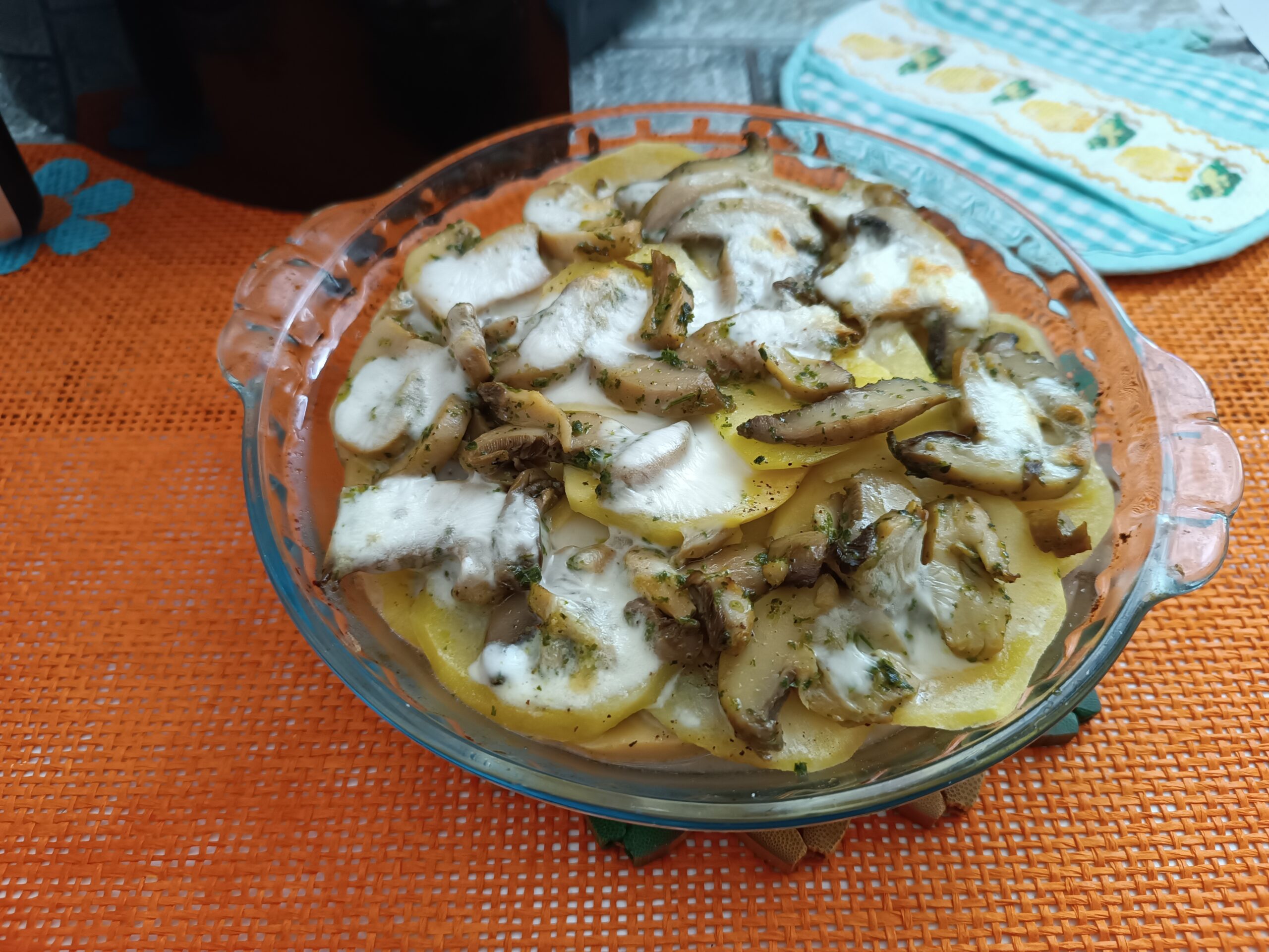 Gratin di patate e funghi in friggitrice ad aria