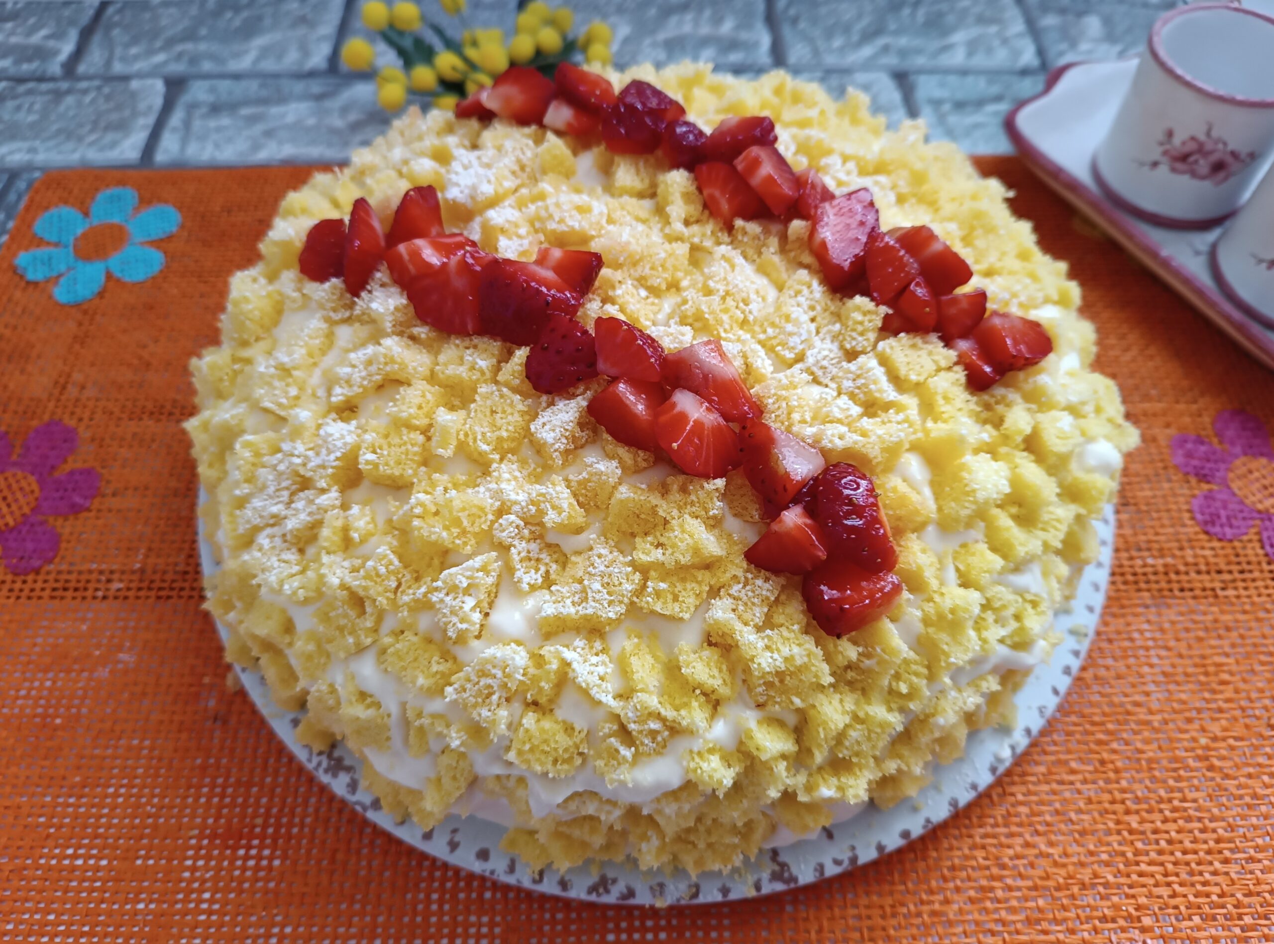 Torta mimosa alle fragole