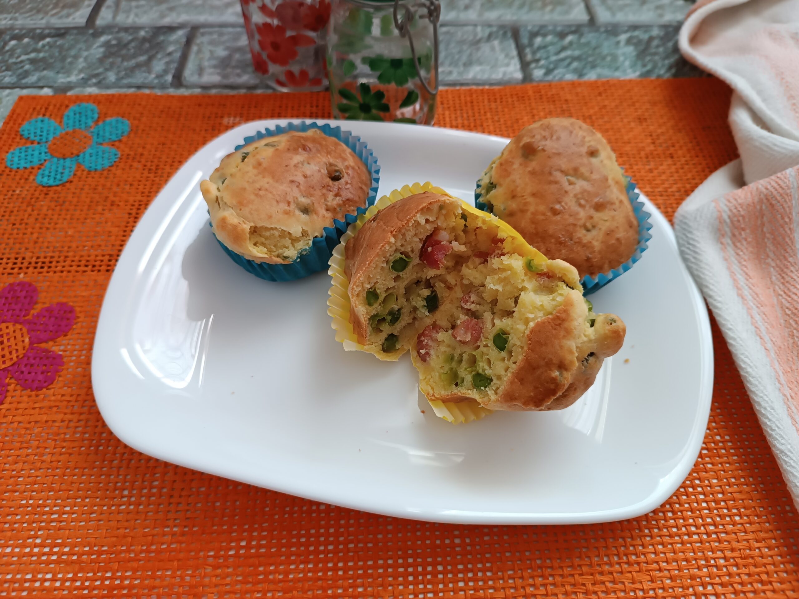 Muffin con piselli e pancetta