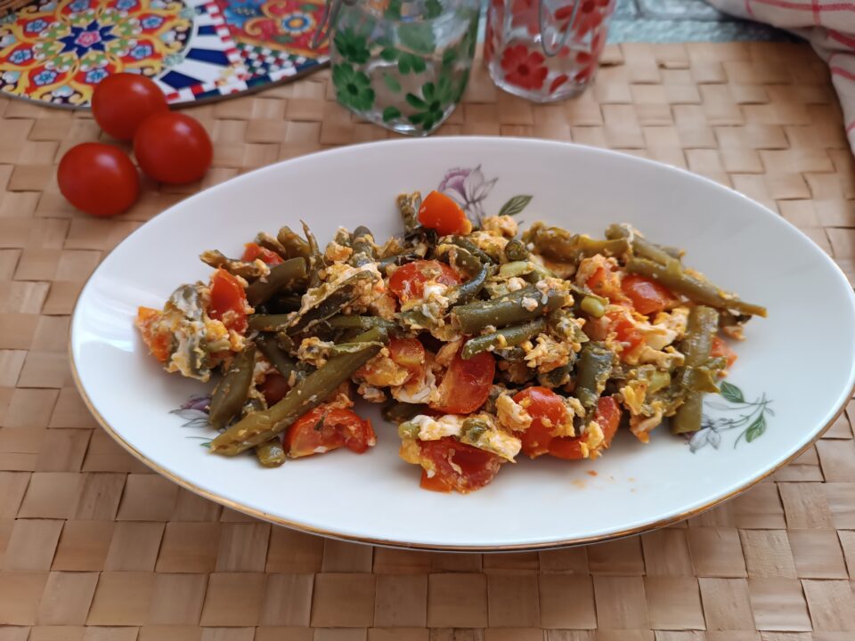 Fagiolini con uova strapazzate Fagiolini con uova strapazzate