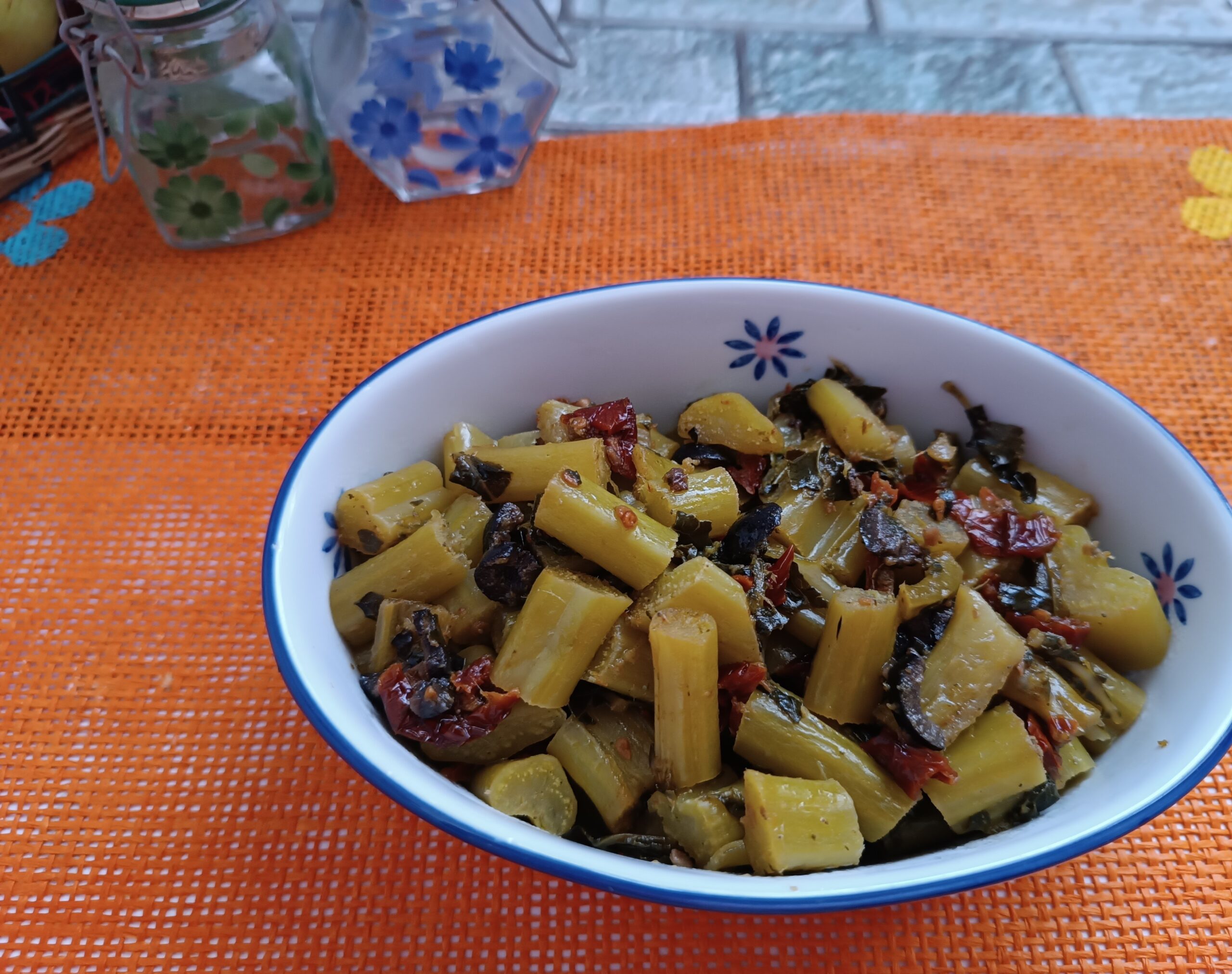 Gambi di broccoli saporiti in padella