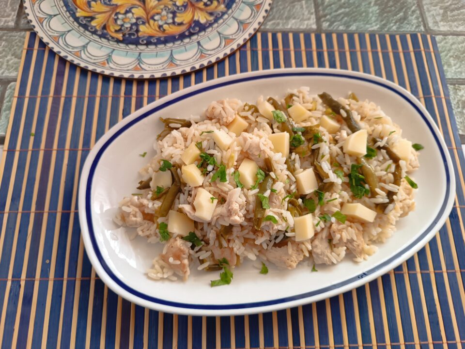 Insalata di riso con pollo e fagiolini