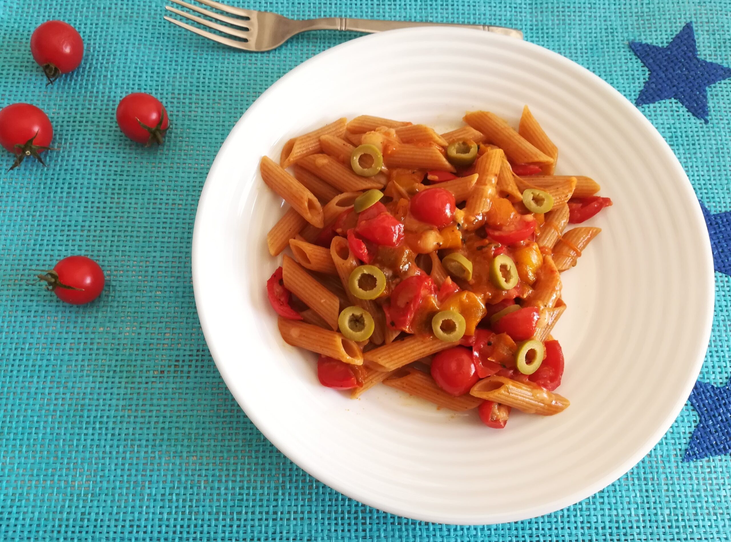 Pasta integrale con pomodorini e olive