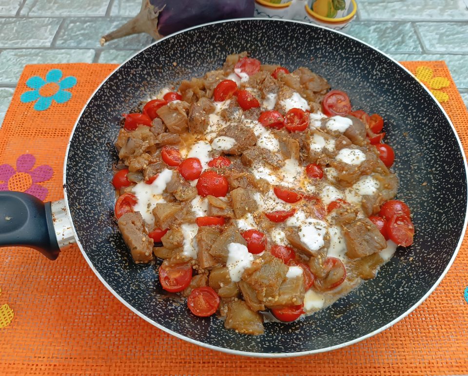 Melanzane e pomodorini in padella