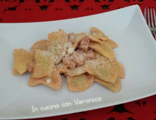 Mezzelune al prosciutto di Parma in crema di Parmigiano