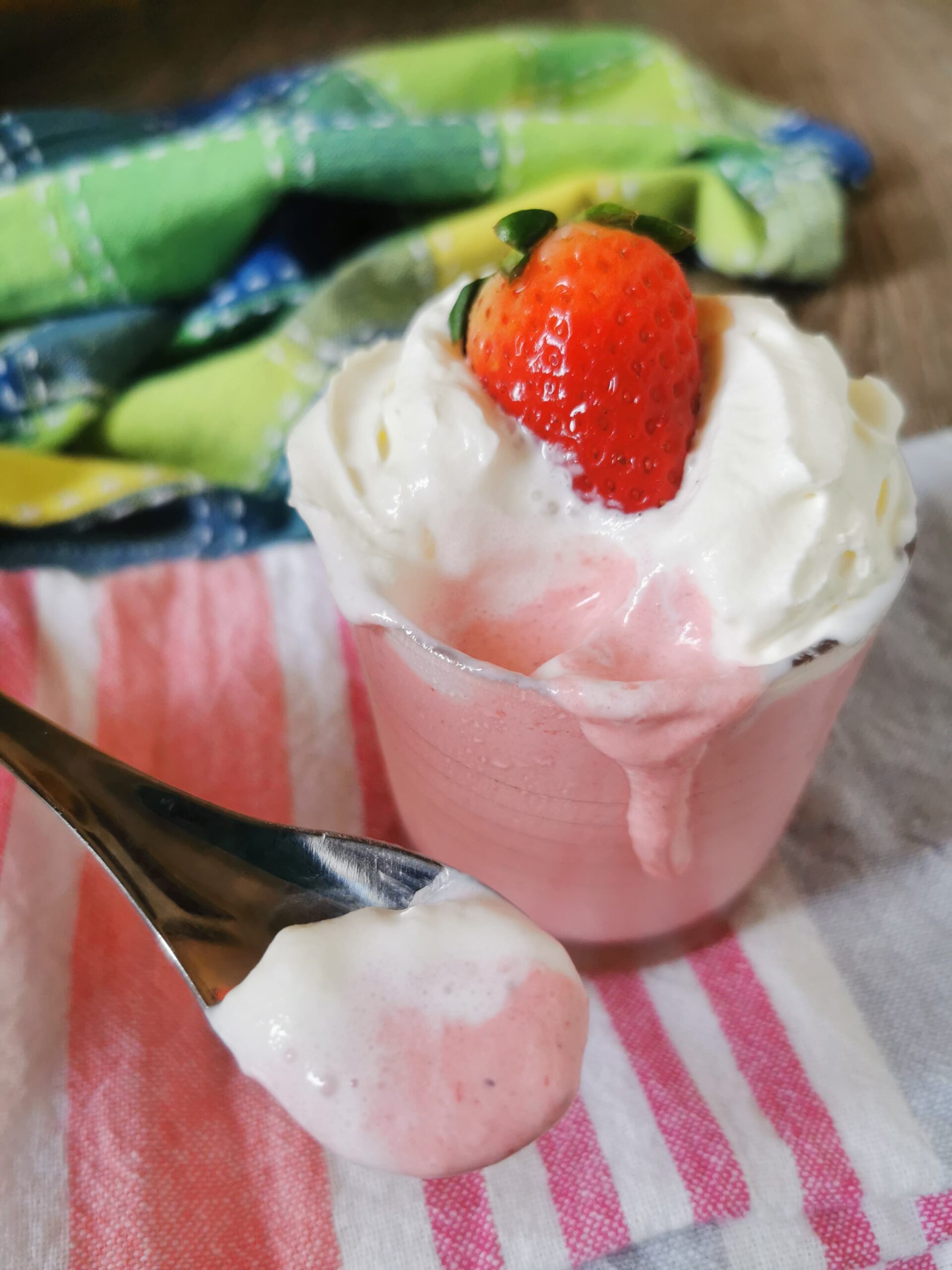 MOUSSE PANNA E FRAGOLE
