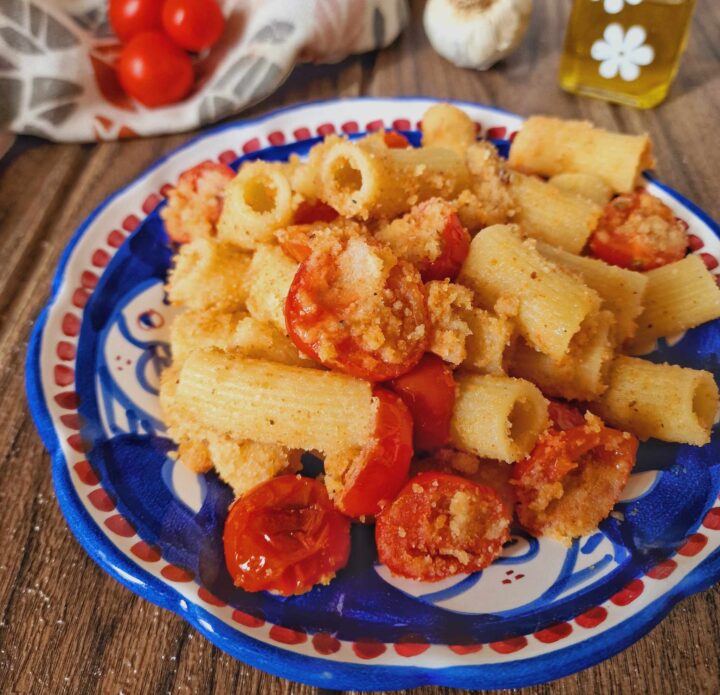 RIGATONI CON POMODORINI E PANGRATTATO