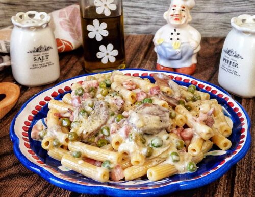 PASTA CON PISELLI PANCETTA E FUNGHI